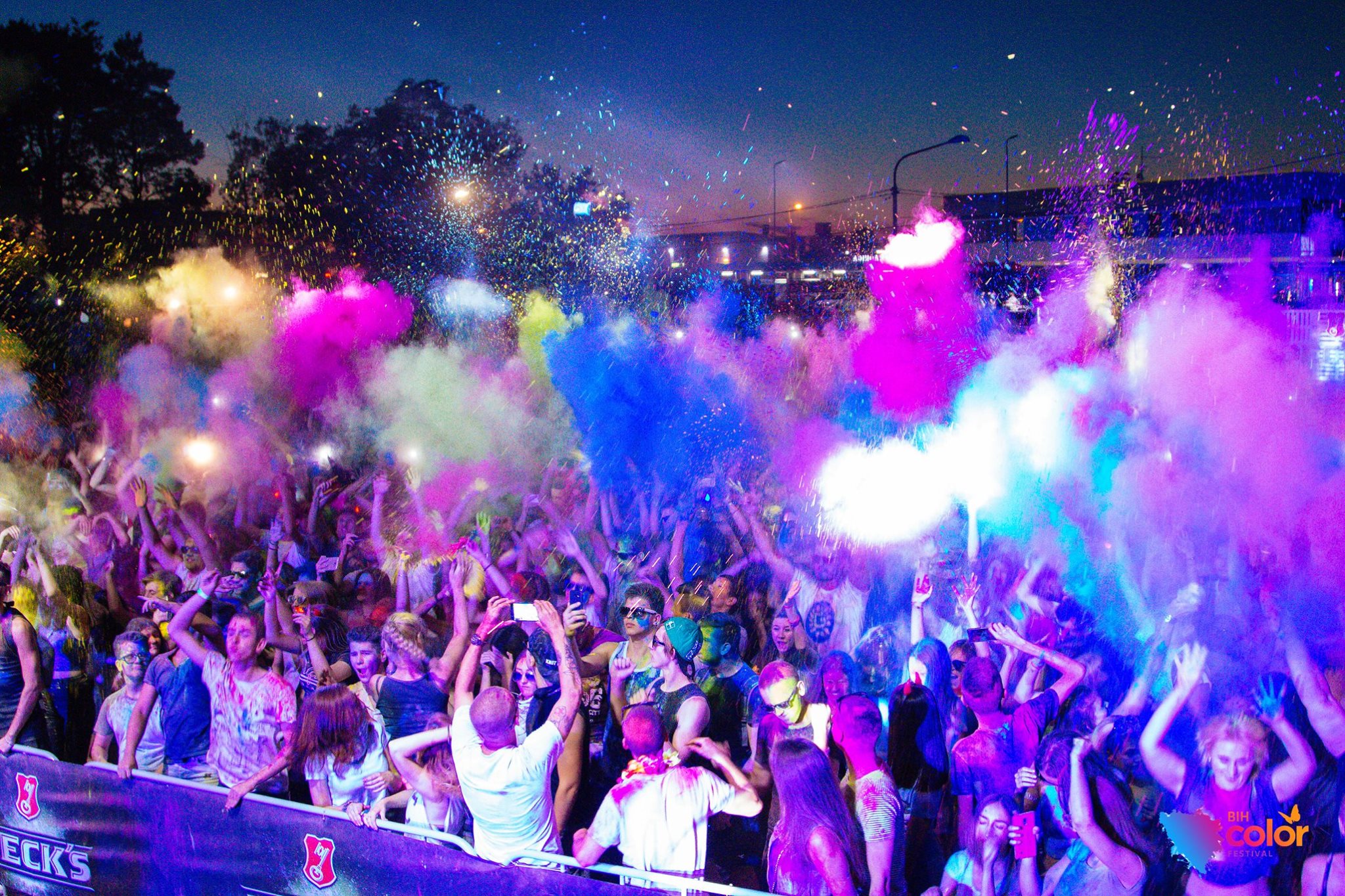 ODRŽAN 2. BIH COLOR FESTIVAL POWERED BY BECK’S U BRČKOM! - Jelen Music Show